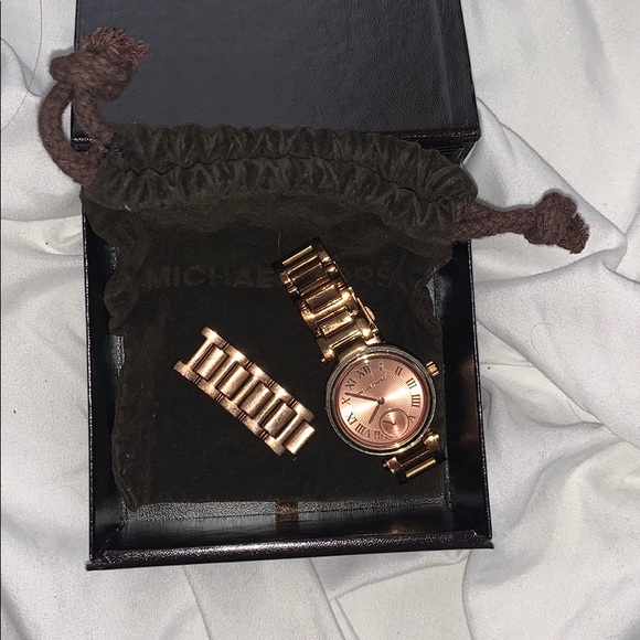 Rose gold crystal studded Michael Kors watch - Picture 3 of 9